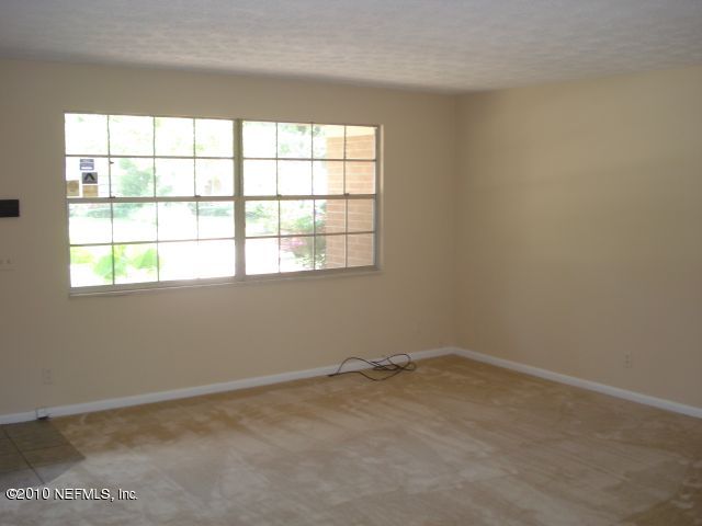 4726 Silver Ridge Drive Jacksonville, FL 32207 - Photo 5 of 16 Family Room