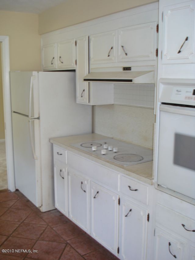 4726 Silver Ridge Drive Jacksonville, FL 32207 - Photo 8 of 16 Kitchen View 2