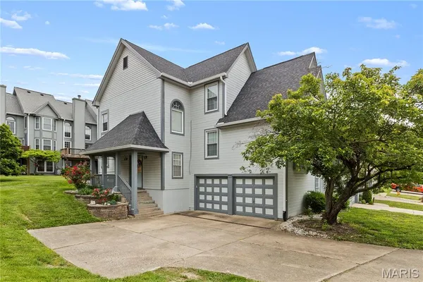 $285,000 | 898 Westerfield Drive North, Unit 1, St. Charles, MO 63304