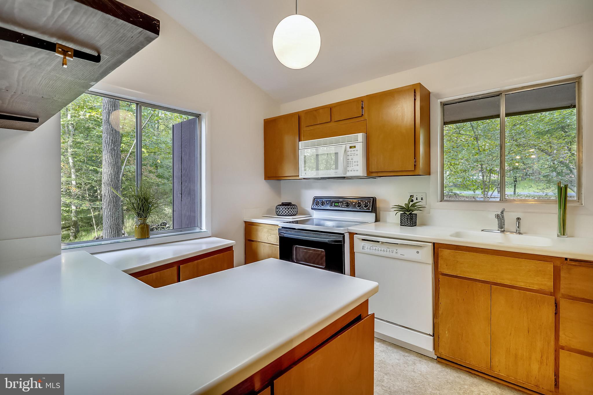 10108 Bevern Lane Potomac, MD 20854 - Photo 11 of 47 Kitchen