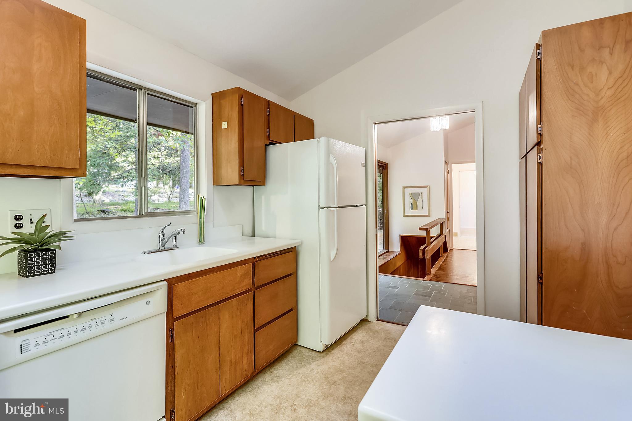 10108 Bevern Lane Potomac, MD 20854 - Photo 12 of 47 Kitchen