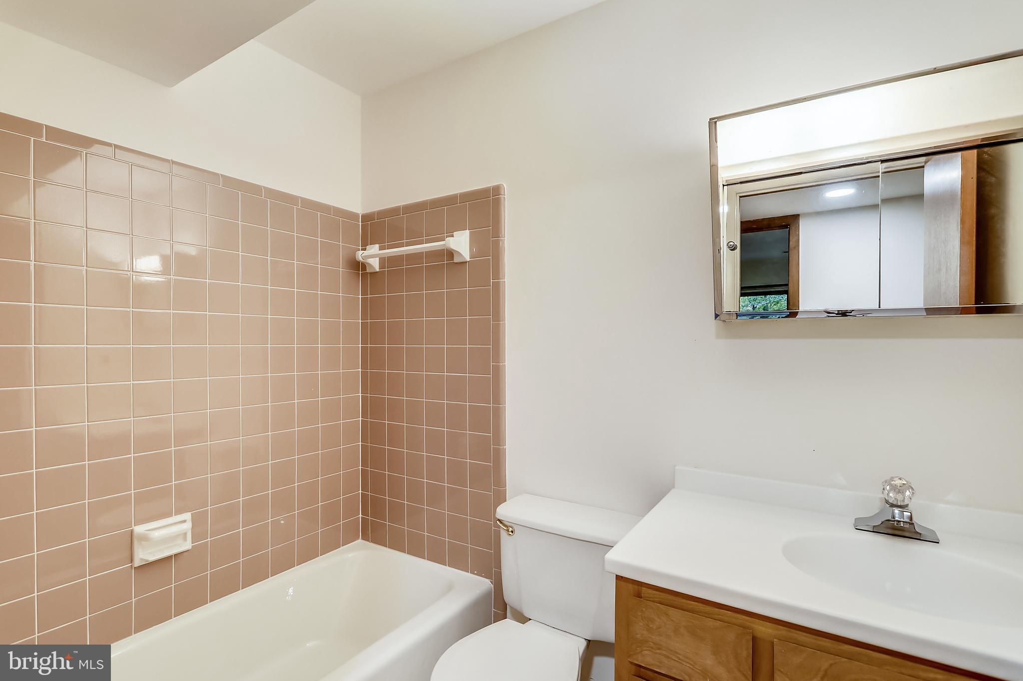 10108 Bevern Lane Potomac, MD 20854 - Photo 37 of 47 Full Bath #2