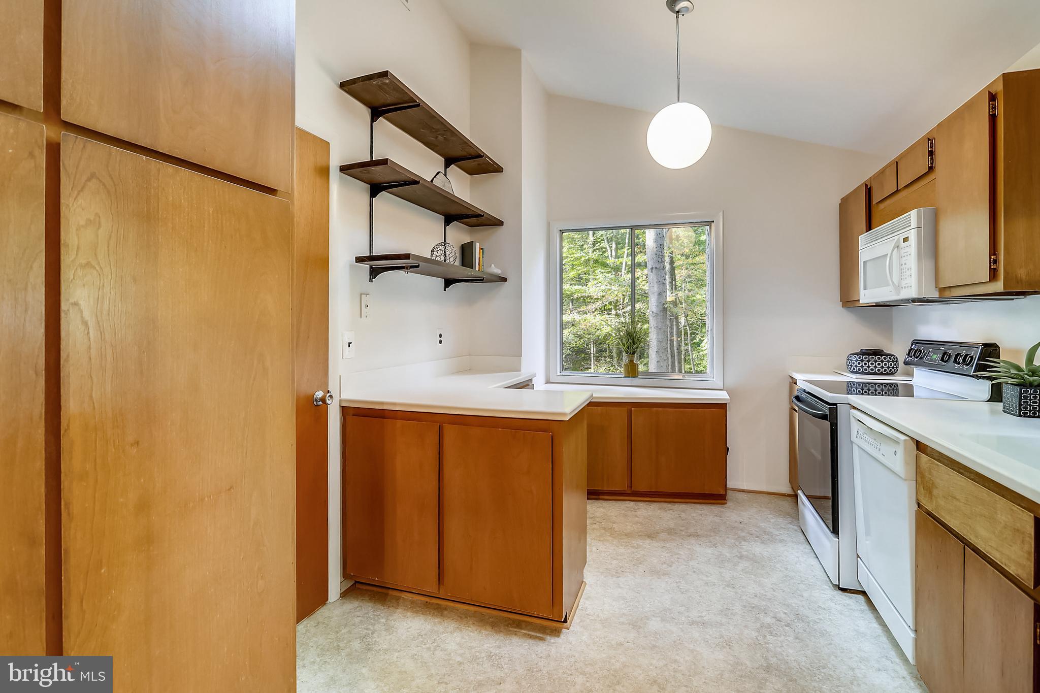 10108 Bevern Lane Potomac, MD 20854 - Photo 10 of 47 Kitchen