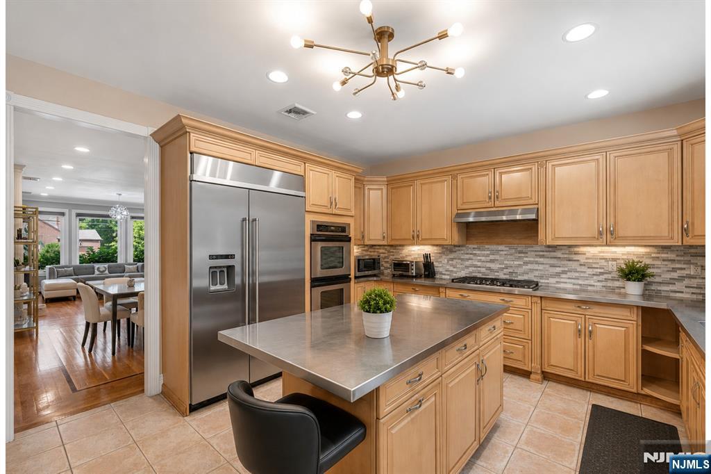 1152 Cumbermeade Road Fort Lee, NJ 07024 - Photo 18 of 42