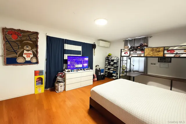 $1,298,000 | 73-60 198th Street | Fresh Meadows