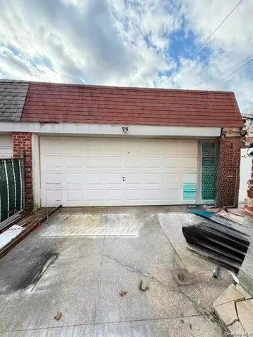 $1,298,000 | 73-60 198th Street | Fresh Meadows