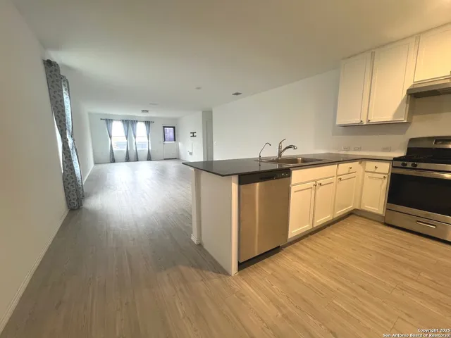 $1,750 | 10523 Padron Bend, San Antonio, TX 78224