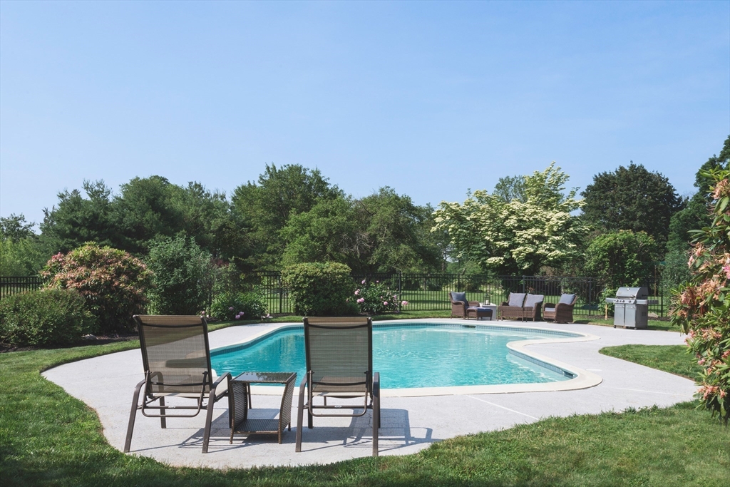 6 Sagamore Road Ipswich, MA 01938 - Photo 4 of 40