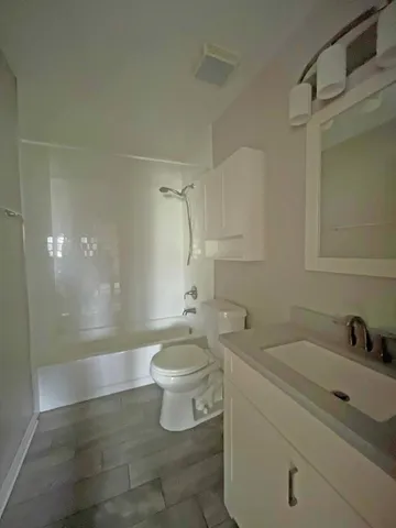 $1,995 | 328 Mulberry Court, Unit A2, Bartlett, IL 60103