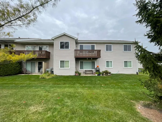 $1,995 | 328 Mulberry Court, Unit A2, Bartlett, IL 60103