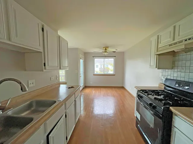 $1,995 | 328 Mulberry Court, Unit A2, Bartlett, IL 60103