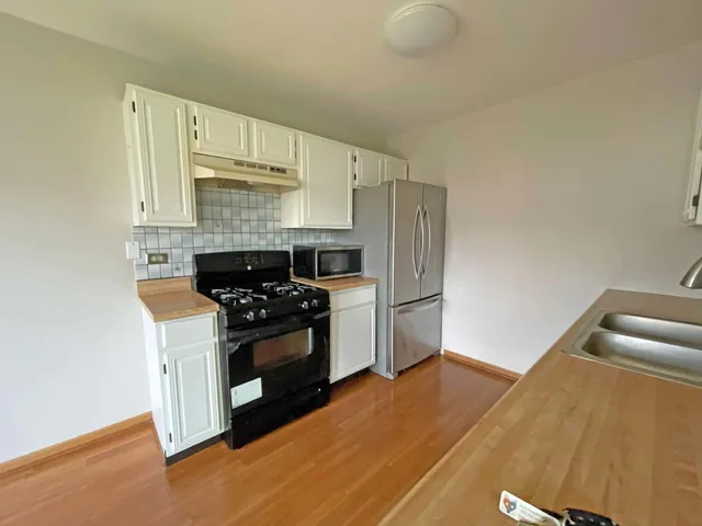 $1,995 | 328 Mulberry Court, Unit A2, Bartlett, IL 60103