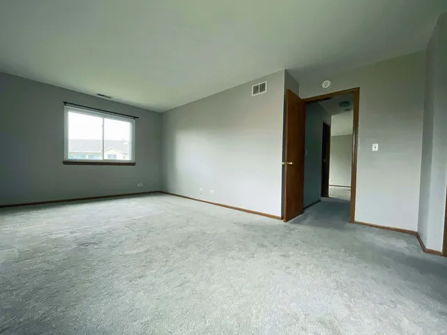 $1,995 | 328 Mulberry Court, Unit A2, Bartlett, IL 60103