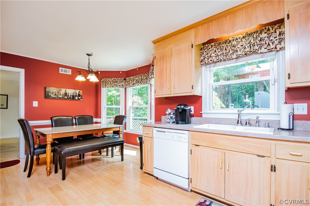 5501 Chestnut Bluff Road Midlothian, VA 23112 - Photo 10 of 33 a kitchen that has a table and chairs in it