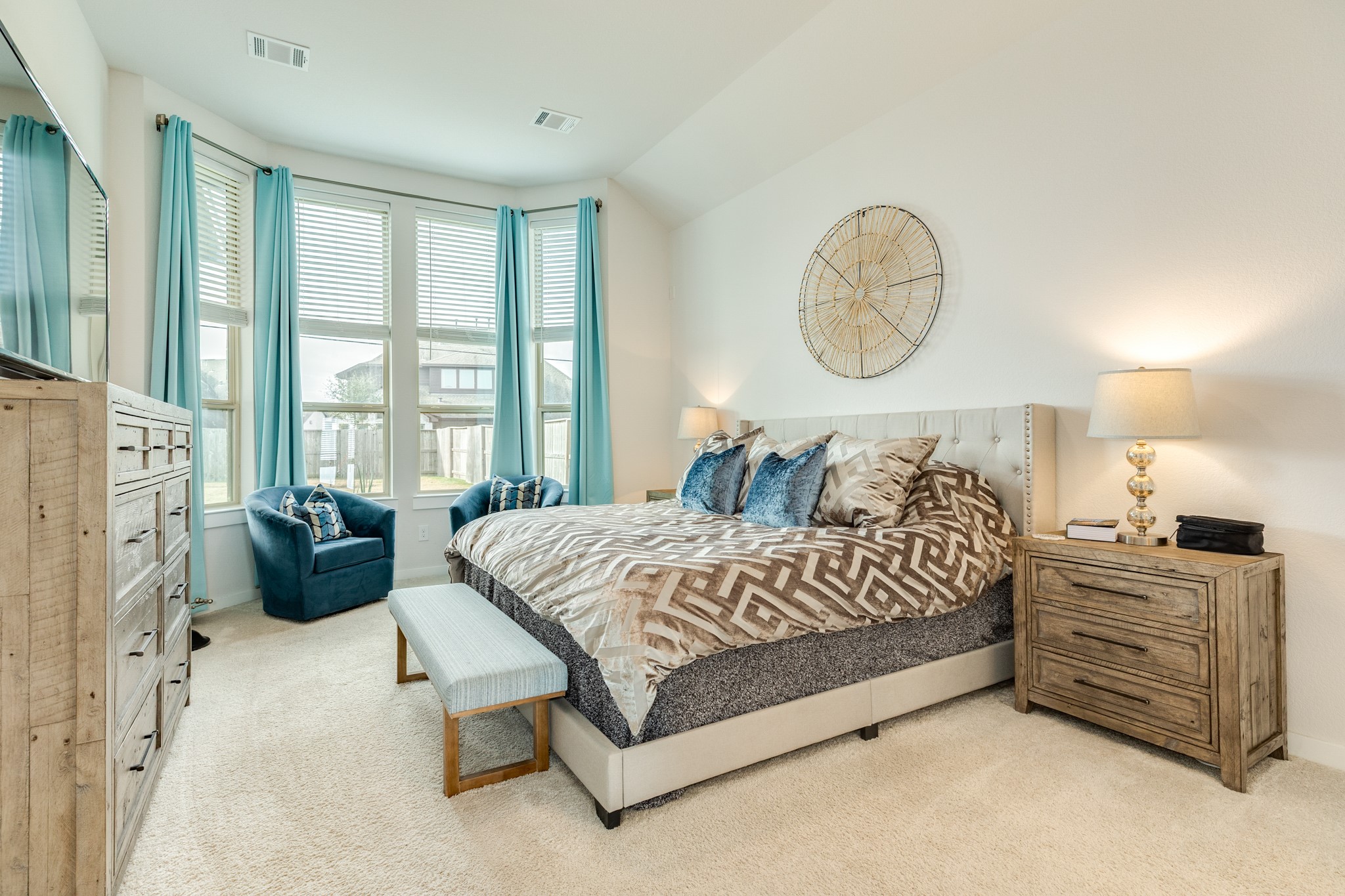 4010 Shackleton Court Rosharon, TX 77583 - Photo 14 of 37 Primary Bedroom: Spacious primary suite featuring an oversized window that allows for abundant natural light.