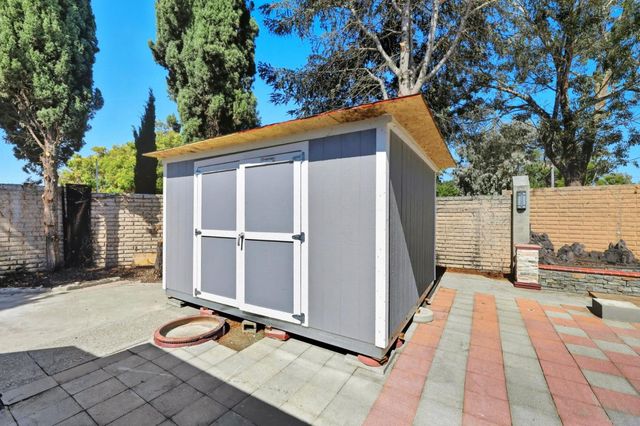 a view of a house with backyard and sitting area