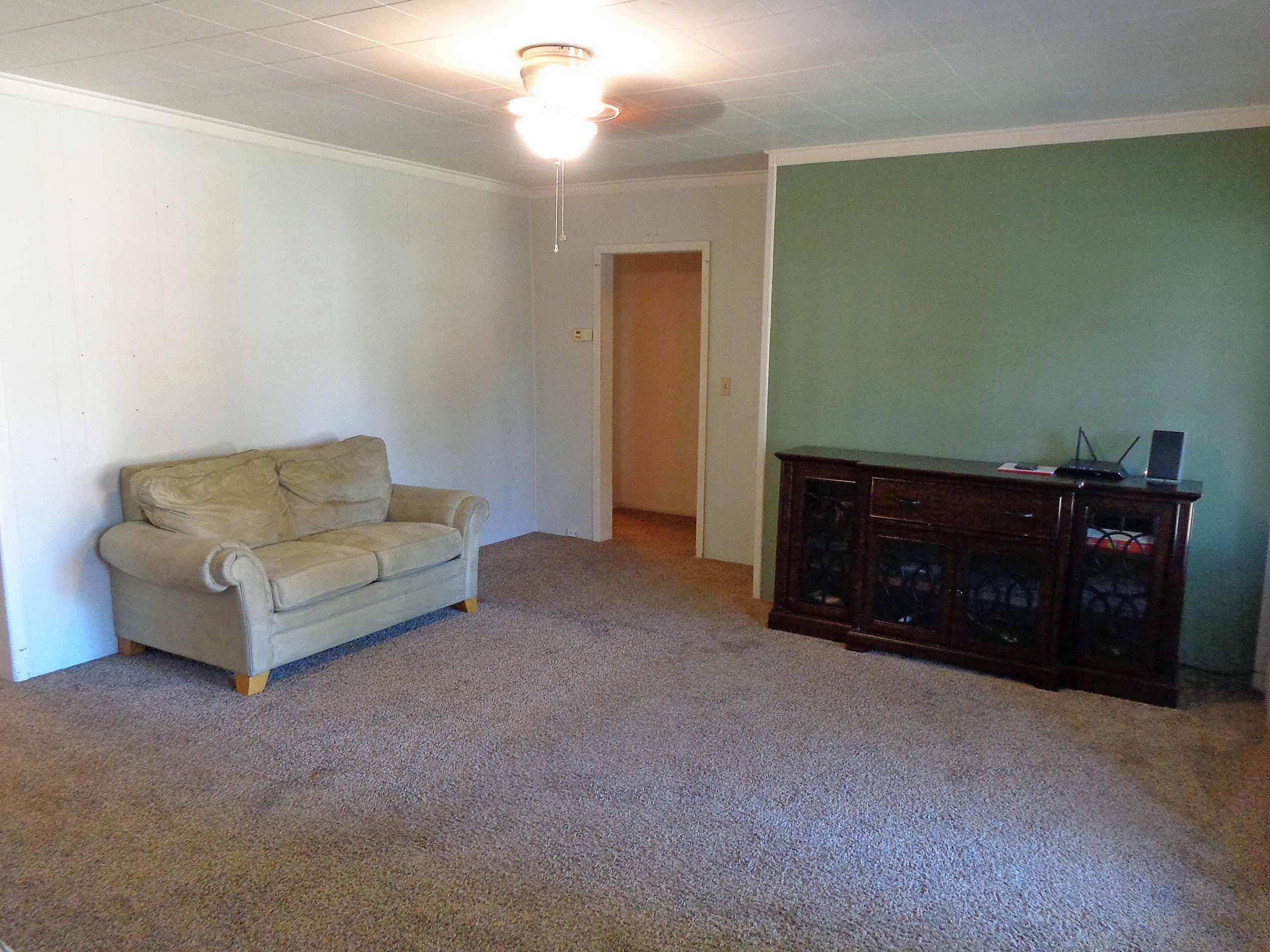 1358 Thomas Road Medford, OR 97501 - Photo 4 of 17 3