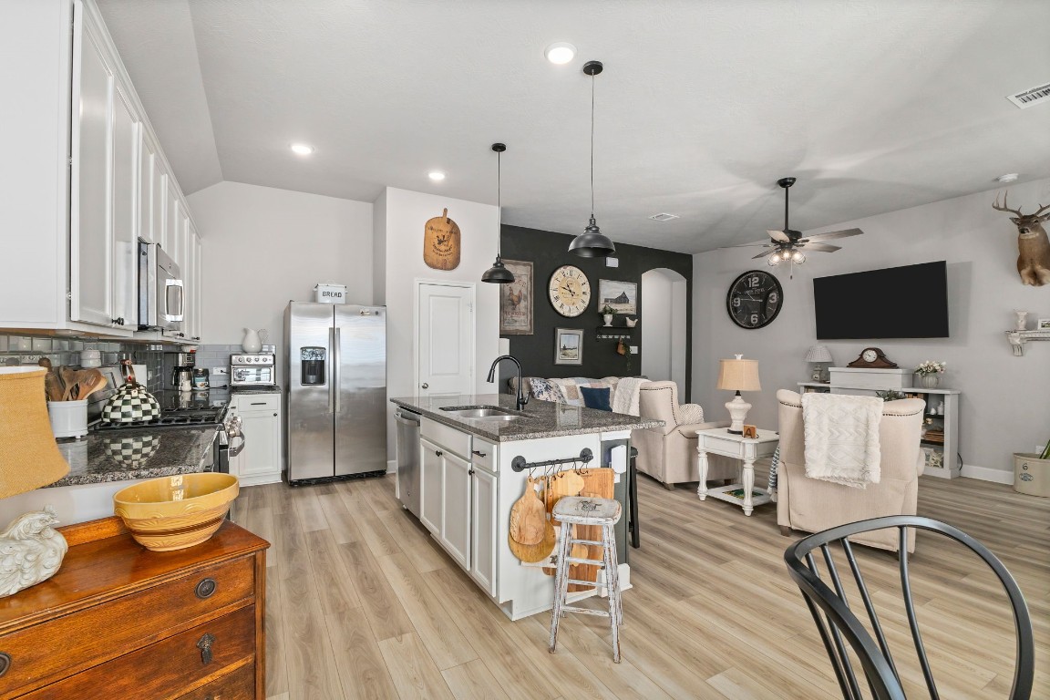 2001 Vineyard Pass Brenham, TX 77833 - Photo 13 of 48