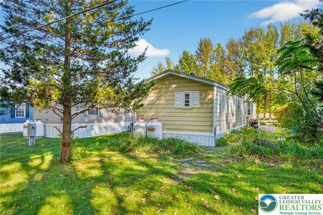 a view of a back yard of the house