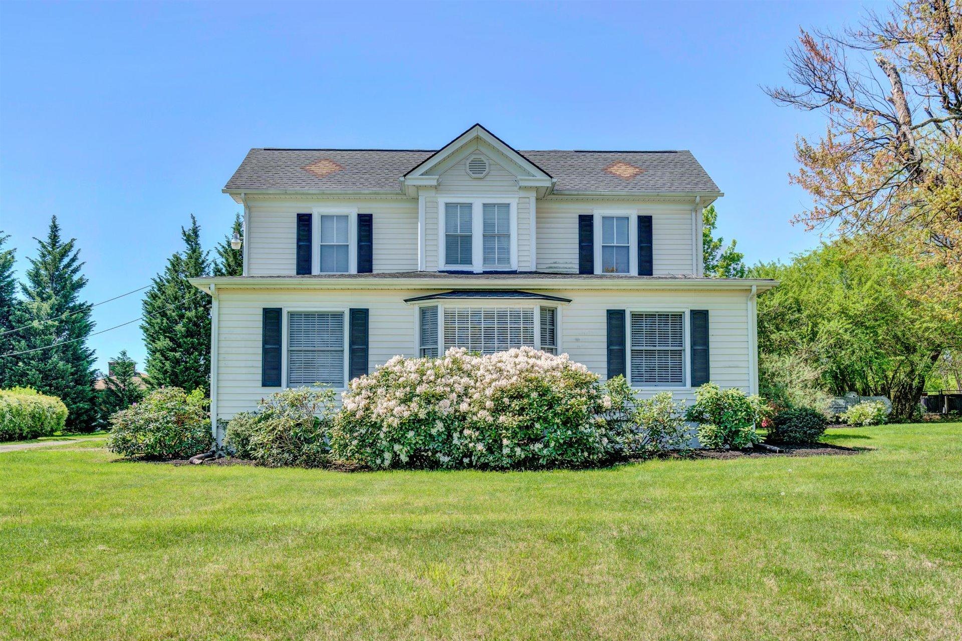 3840 Cove Road Roanoke, VA 24017 - Photo 2 of 47 a front view of house with yard and green space