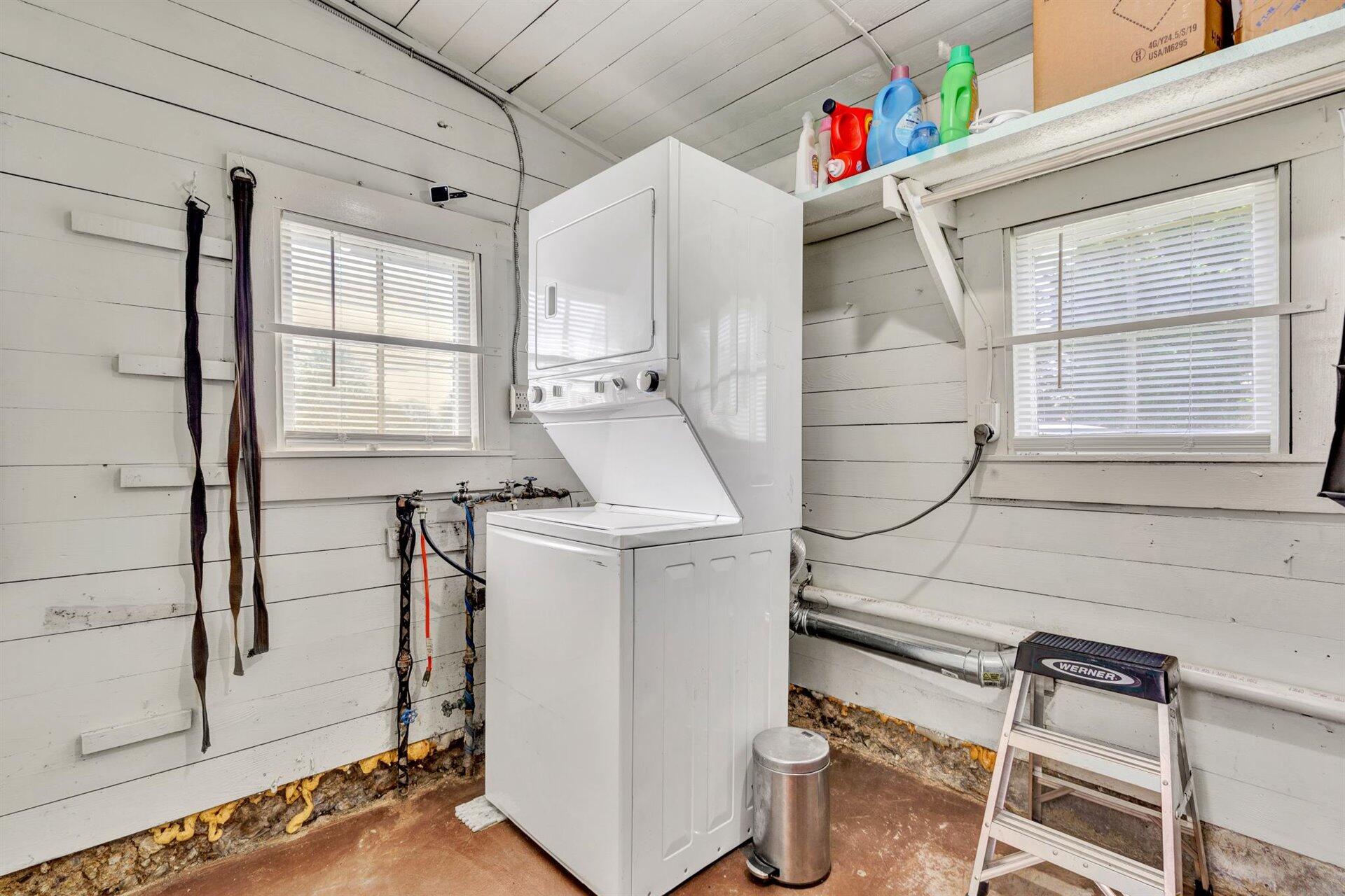 3840 Cove Road Roanoke, VA 24017 - Photo 30 of 47 a utility room with dryer and washer