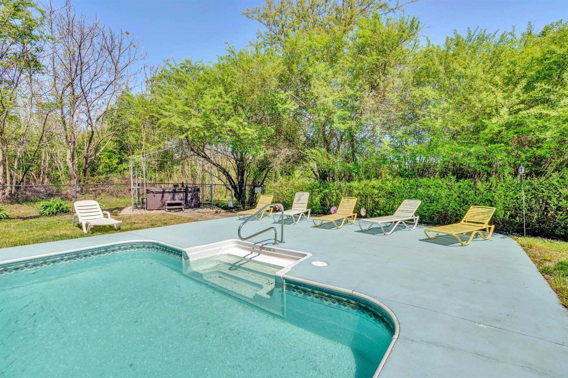3840 Cove Road Roanoke, VA 24017 - Photo 41 of 47 a view of a swimming pool with a patio