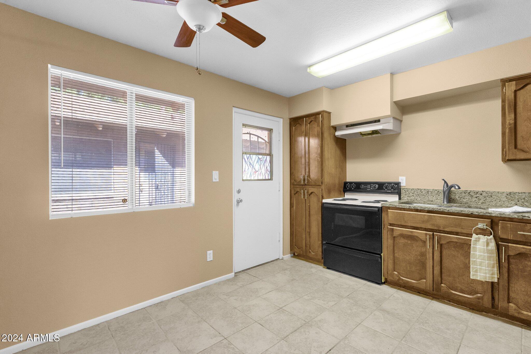 2725 South Rural Road, Unit 31 Tempe, AZ 85282 - Photo 9 of 21 Kitchen - 2725 Rural Road