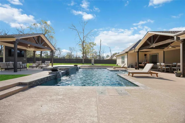$1,000,000 | 33510 Walnut Crossing, Magnolia, TX 77355