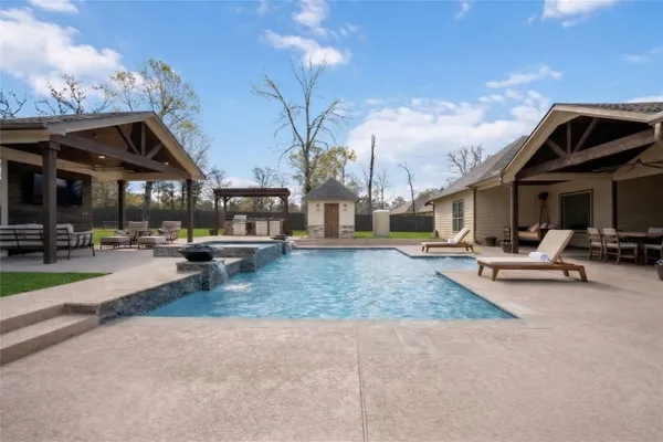 $1,000,000 | 33510 Walnut Crossing, Magnolia, TX 77355