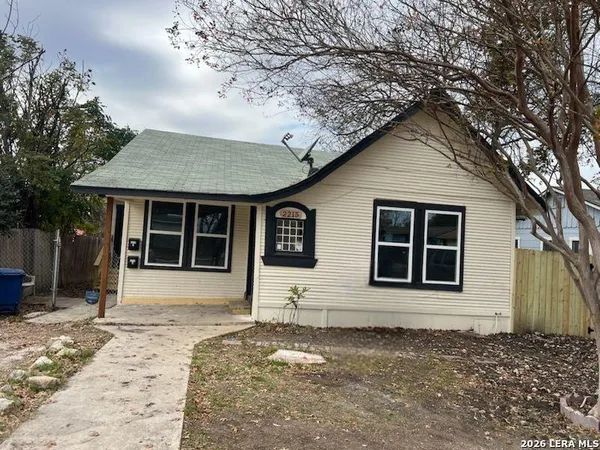 $895 | 2215 North Elmendorf Street, San Antonio, TX 78201