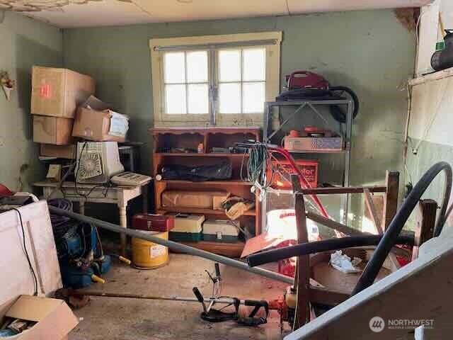 191 Mineral Road North Mineral, WA 98355 - Photo 2 of 32 a room with musical instruments