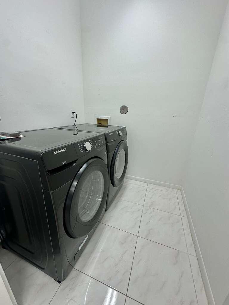 7660 Mansfield Hollow Road Delray Beach, FL 33446 - Photo 11 of 30 a utility room with dryer and washer