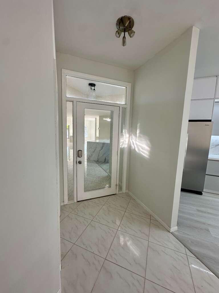 7660 Mansfield Hollow Road Delray Beach, FL 33446 - Photo 6 of 30 a view of an empty room with a mirror