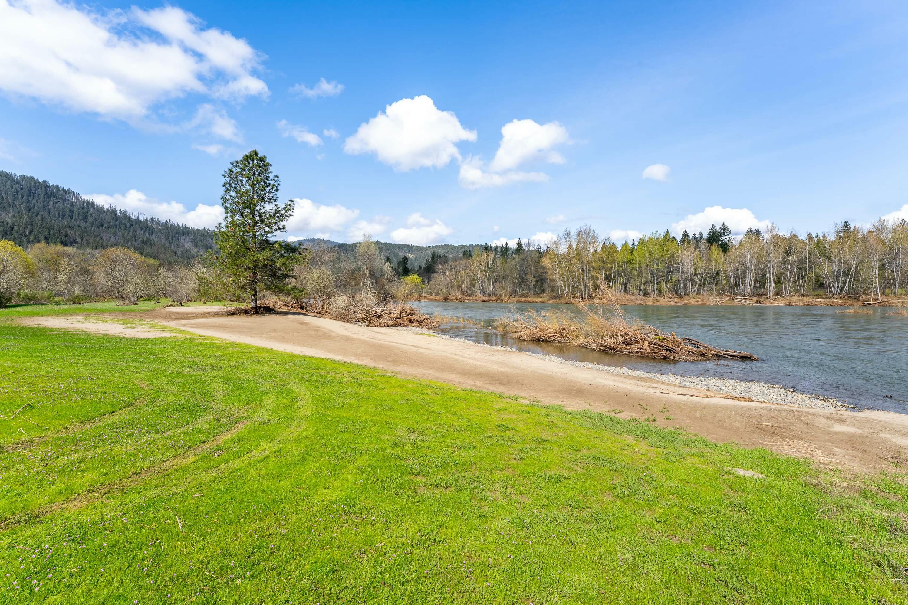 400 Griffin Road Grants Pass, OR 97527 - Photo 8 of 23 tempImageJmZMsy