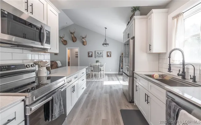 $319,700 | 400 Partridge Drive, Climax Springs, MO 65324