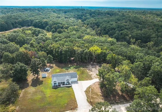 $319,700 | 400 Partridge Drive, Climax Springs, MO 65324