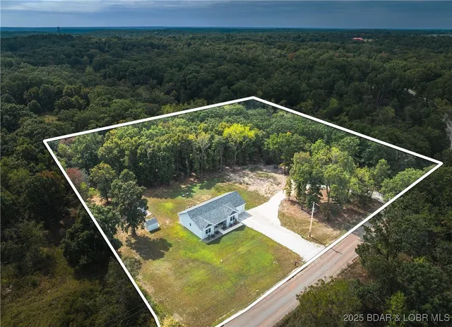 $319,700 | 400 Partridge Drive, Climax Springs, MO 65324