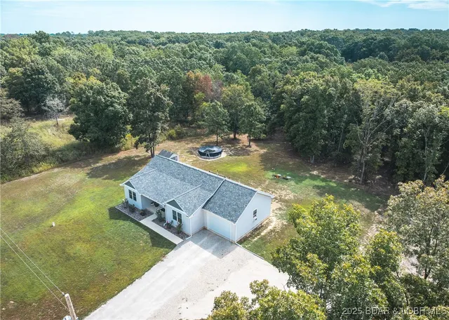 $319,700 | 400 Partridge Drive, Climax Springs, MO 65324