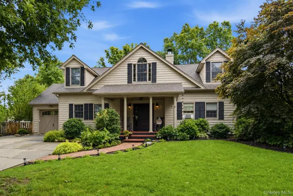 $1,100,000 | 83 Hedgerow Lane, Commack, NY 11725