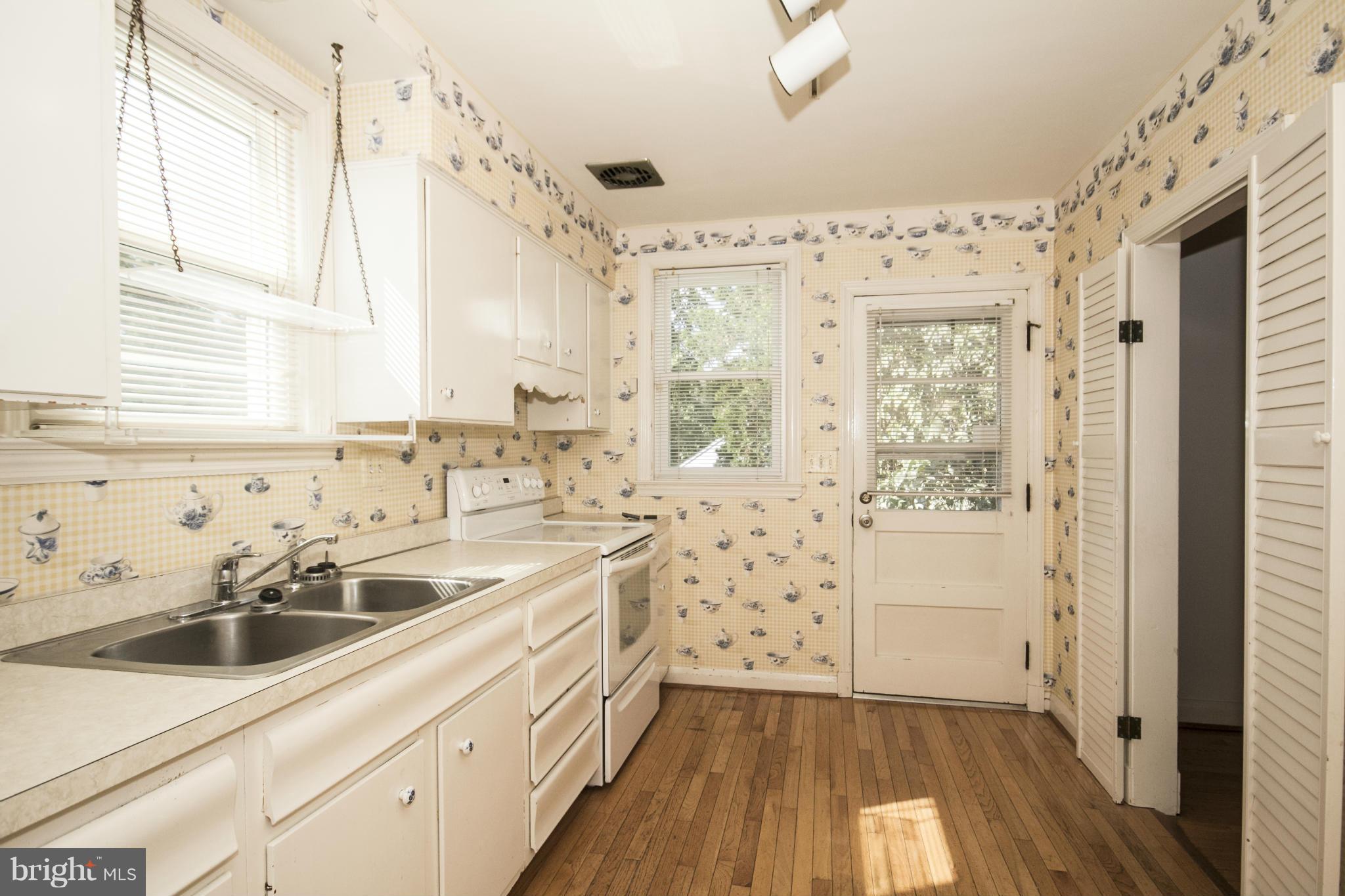 7513 Rockridge Road Pikesville, MD 21208 - Photo 14 of 30 Kitchen