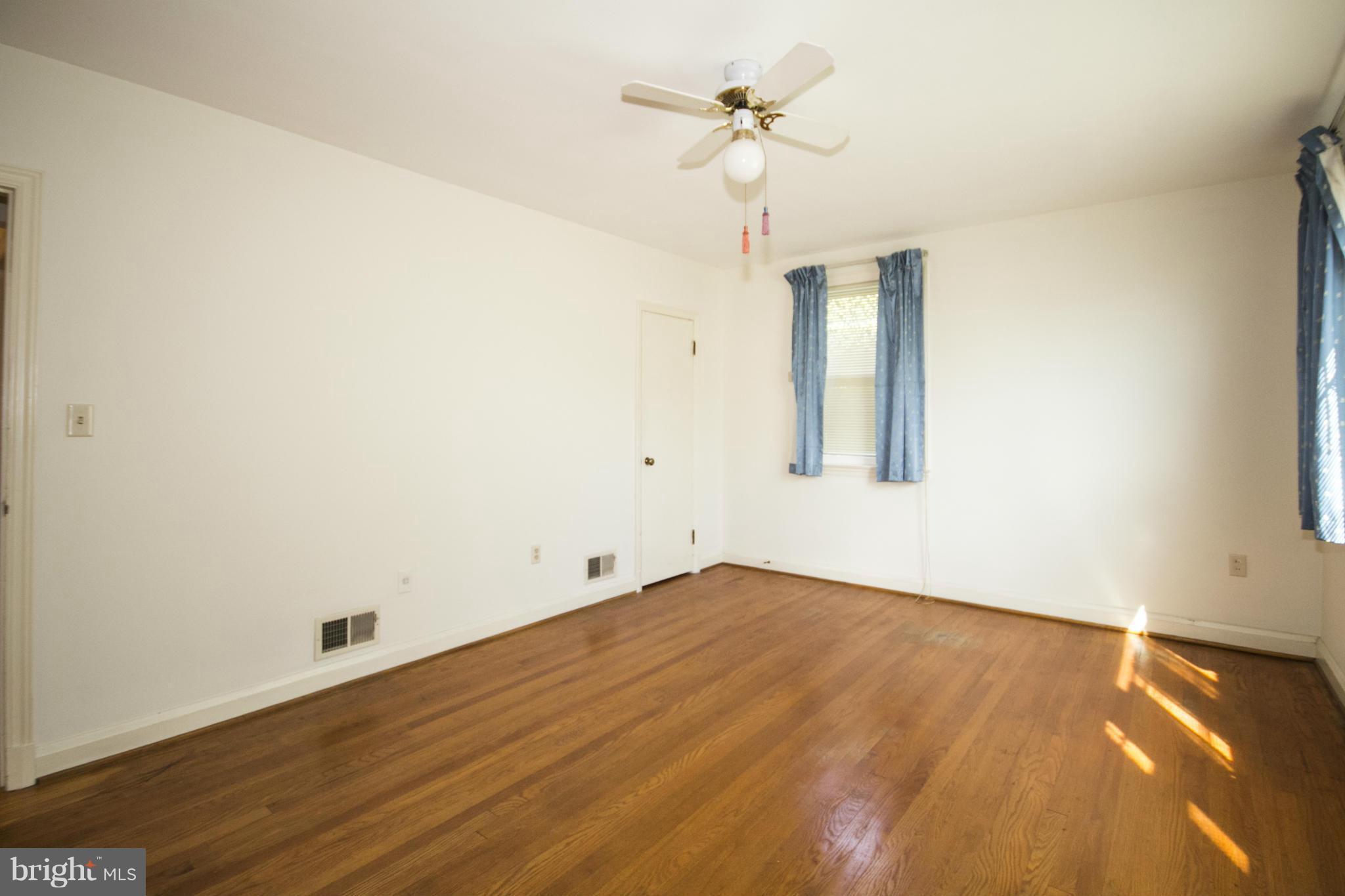 7513 Rockridge Road Pikesville, MD 21208 - Photo 20 of 30 Living Room