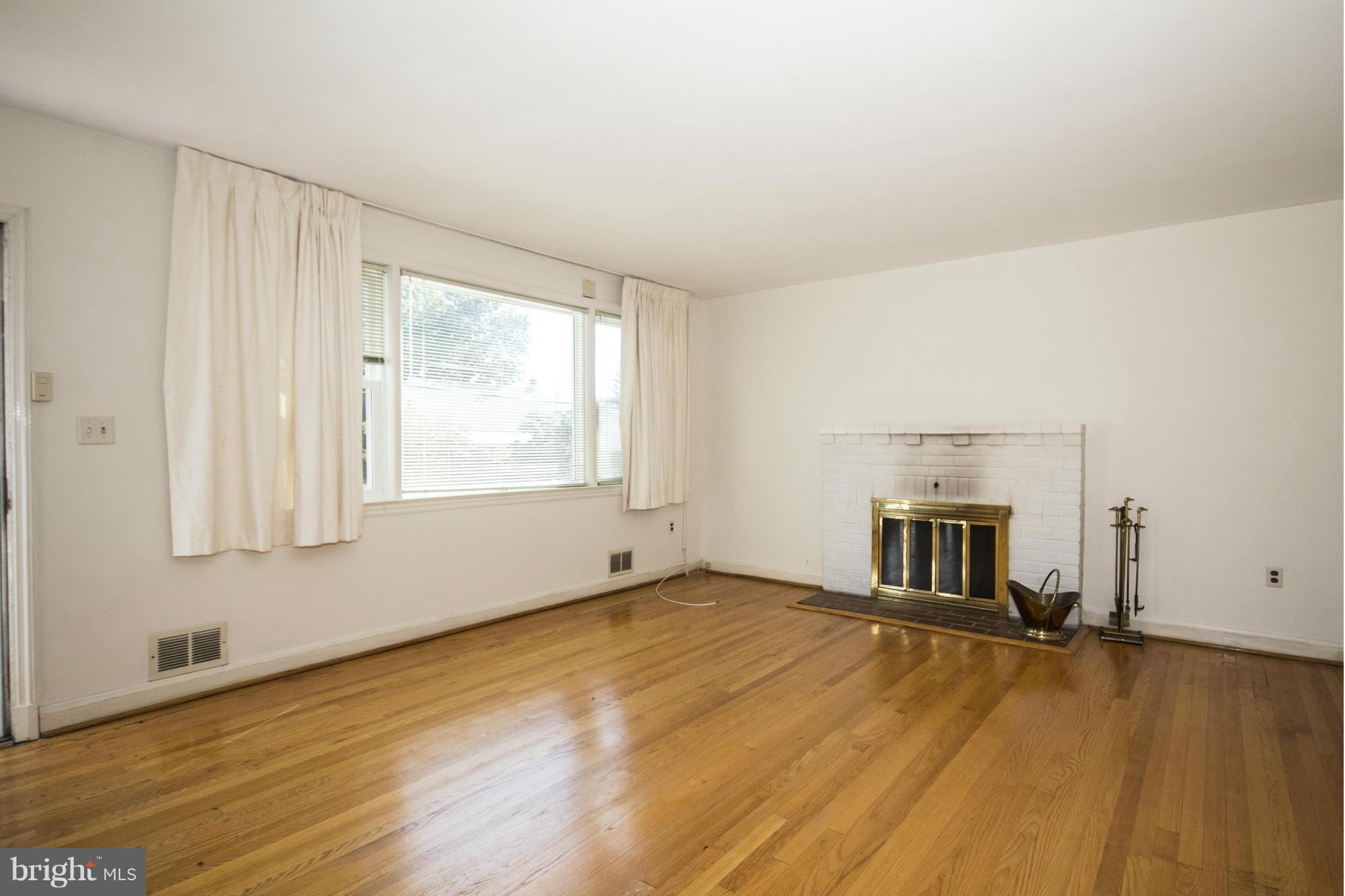 7513 Rockridge Road Pikesville, MD 21208 - Photo 5 of 30 Family Room