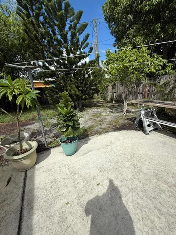 $1,000 | 605 East Coast Avenue, Lantana, FL 33462