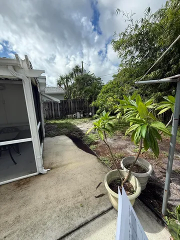 $1,000 | 605 East Coast Avenue, Lantana, FL 33462