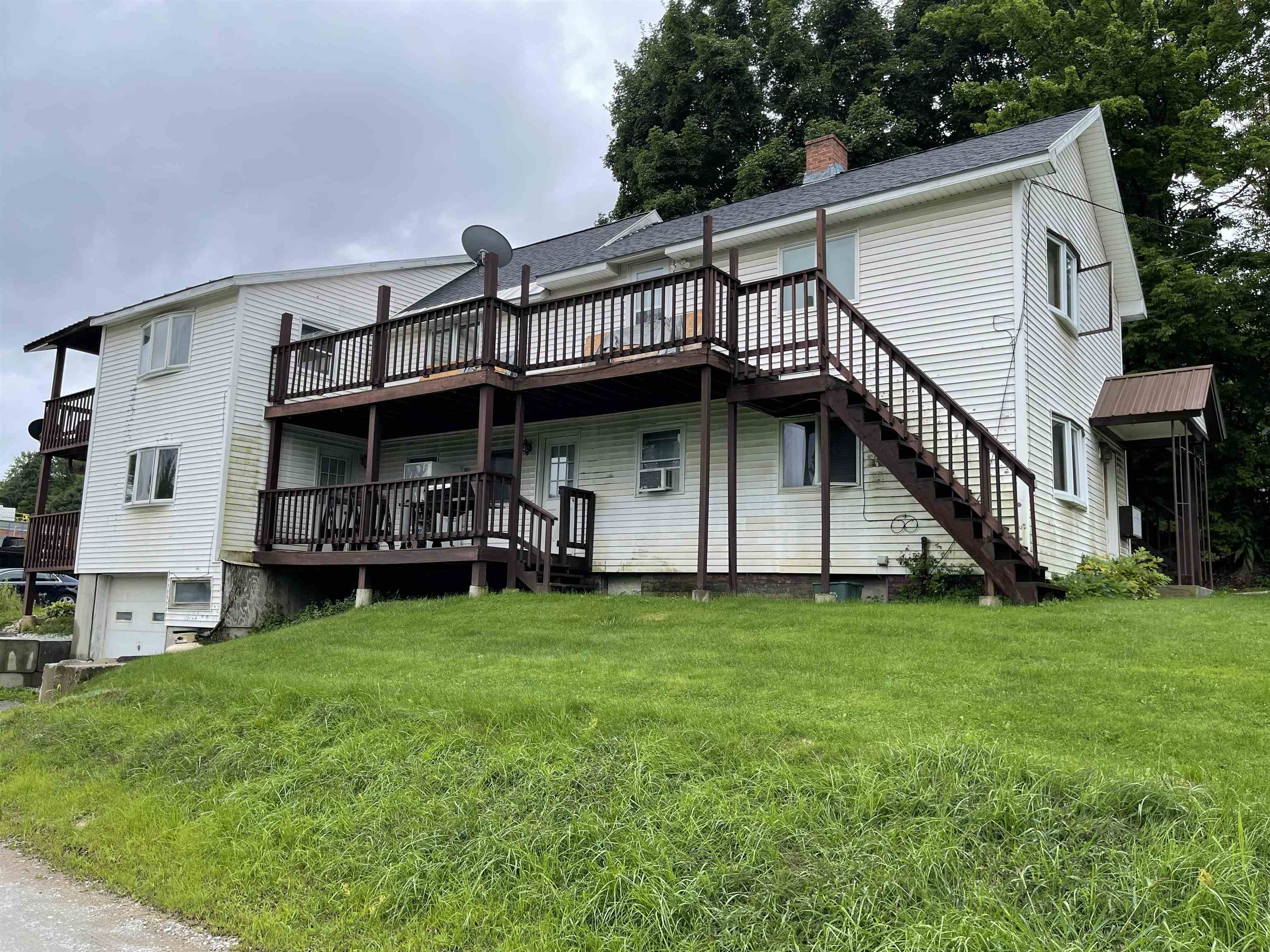 190 Crescent Street Rutland, VT 05701 - Photo 2 of 22
