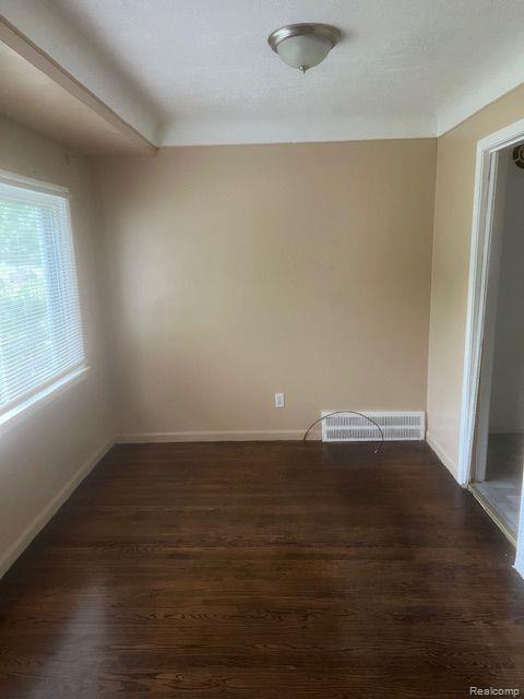 19488 Huntington Road Detroit, MI 48219 - Photo 5 of 10