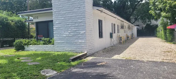 $1,900 | 620 Southwest 6th Avenue, Unit 1, Miami, FL 33130