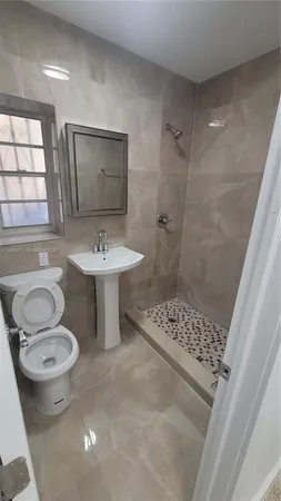 $1,900 | 620 Southwest 6th Avenue, Unit 1, Miami, FL 33130