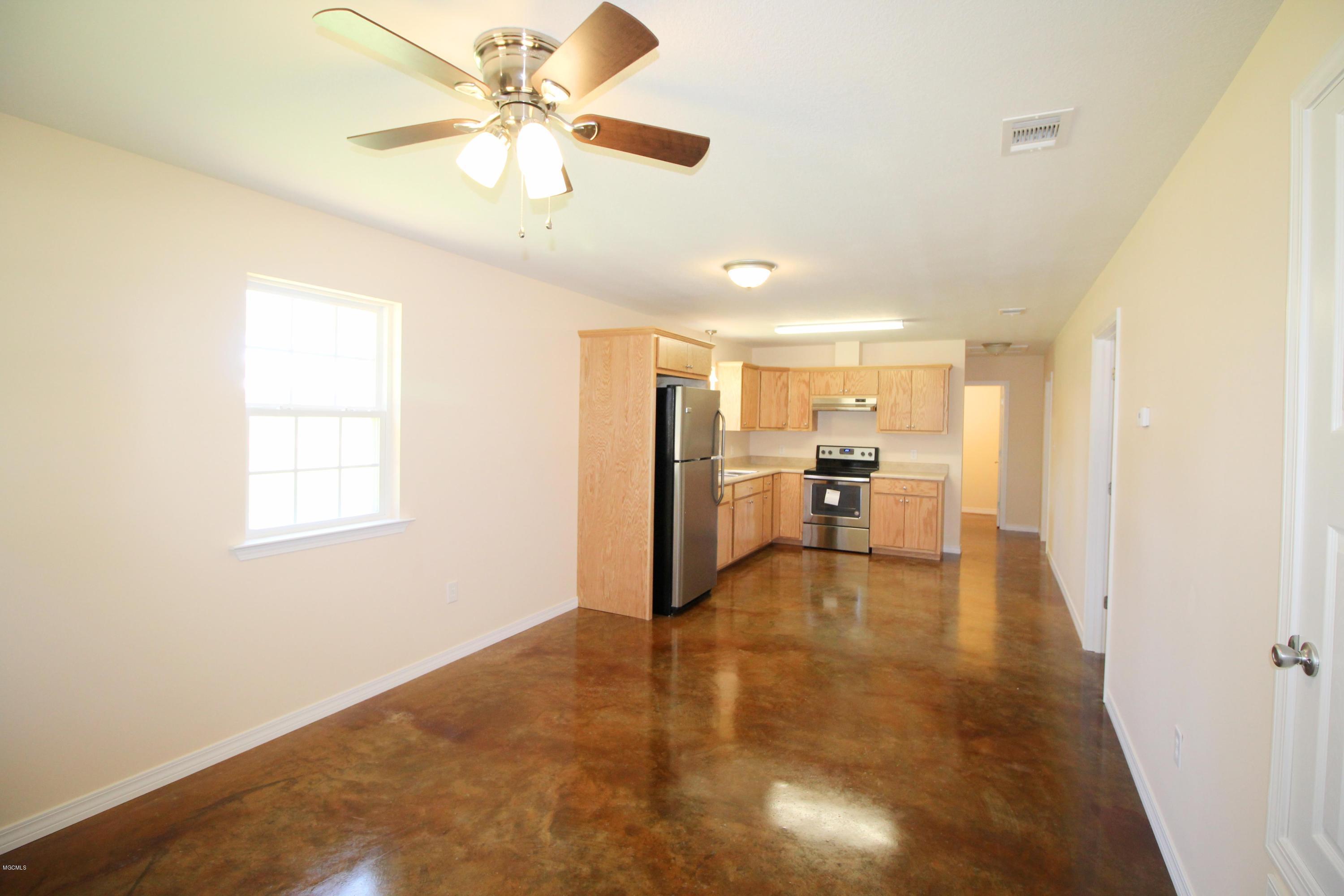133 Gill Road Lucedale, MS 39452 - Photo 3 of 16 Living Space
