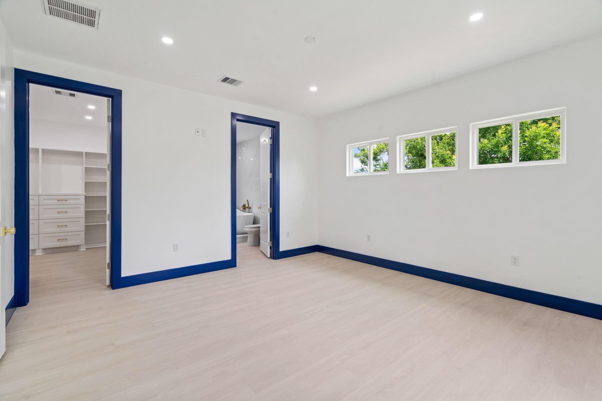 7831 Sandy Street Houston, TX 77028 - Photo 13 of 32 Another view of the primary bedroom